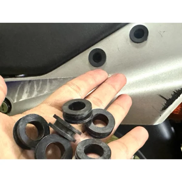my-11134207-7r98q-lqiucr8q6t3pe8.webp Rubber L Bar Tail Seat RXZ