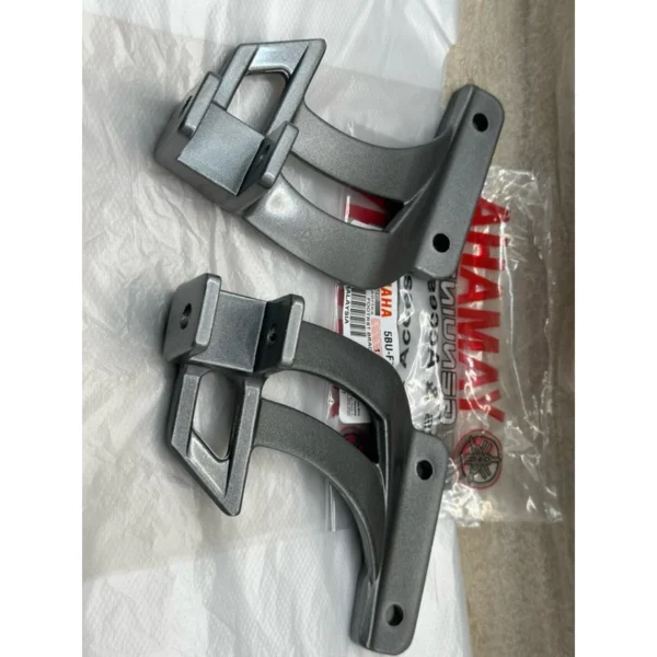 Yamaha 125ZR Footrest Bracket Grey