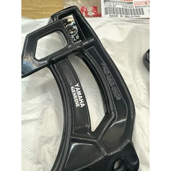 Yamaha 125ZR Footrest Bracket Black