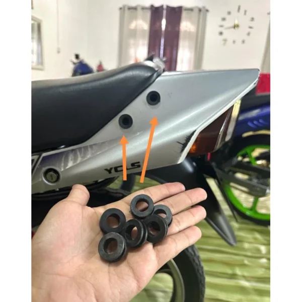 my-11134207-7r98x-lqiucr8prcce03.webp Rubber L Bar Tail Seat RXZ