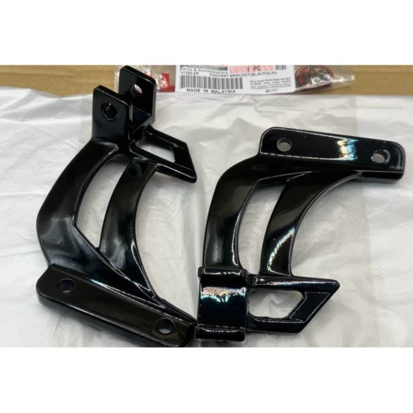 Yamaha 125ZR Footrest Bracket Black