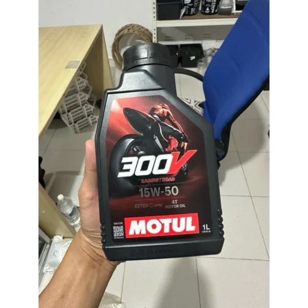my-11134207-7rasa-m509fqy9cwrs0a.webp Motul 300V 15W-50 4T Motor Oil