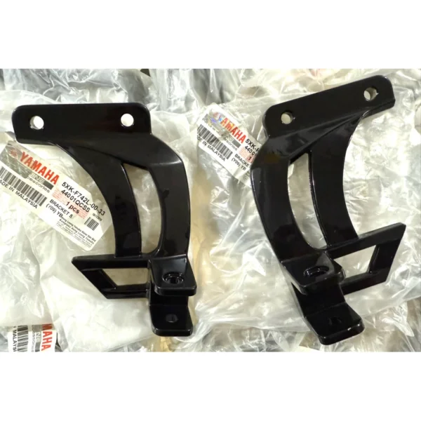 Yamaha 125ZR Footrest Bracket Black
