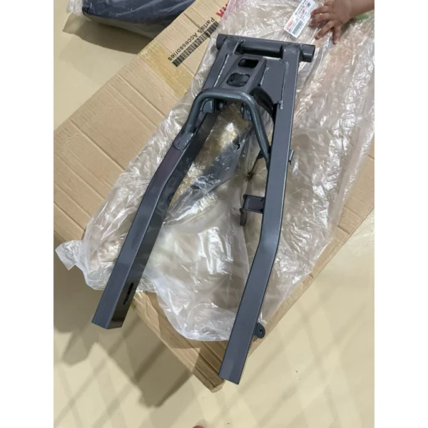 my-11134207-7rasd-mamz6006ukru8e.webp Yamaha 125ZR/125Z Swing Arm Grey