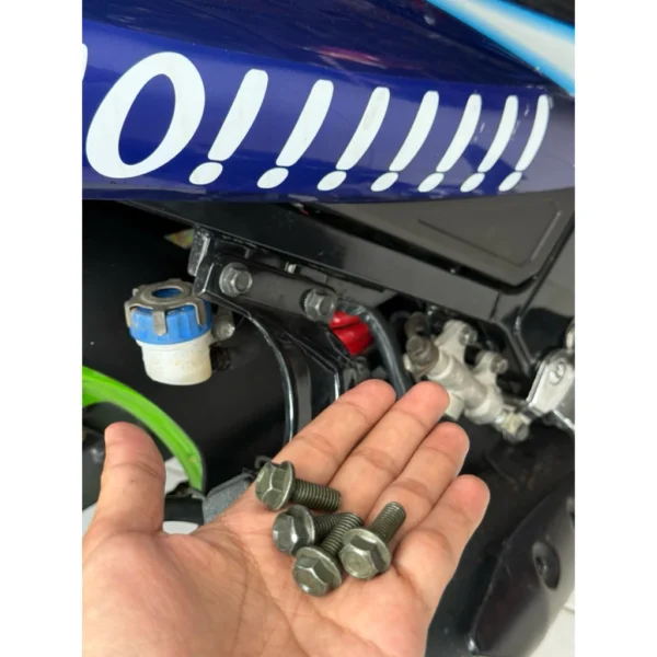 Screw Footrest Bracket Yamaha 125ZR